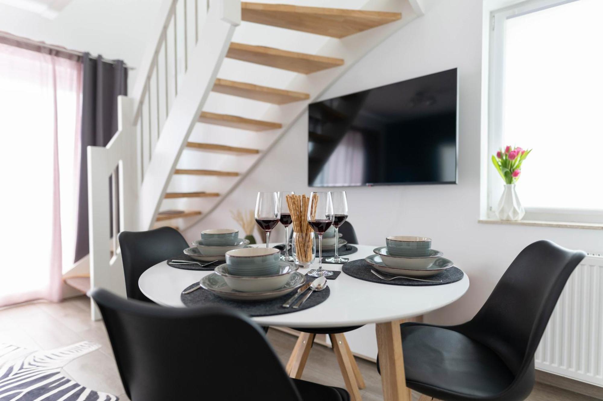 Apartment Cabana - Maisonette Apartments - Parkplatz - Wifi Kostenlos - Naehe Klinikum *